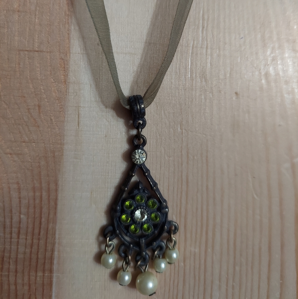 '1928' Antique Textured Gold/Peridot Pearl Necklac